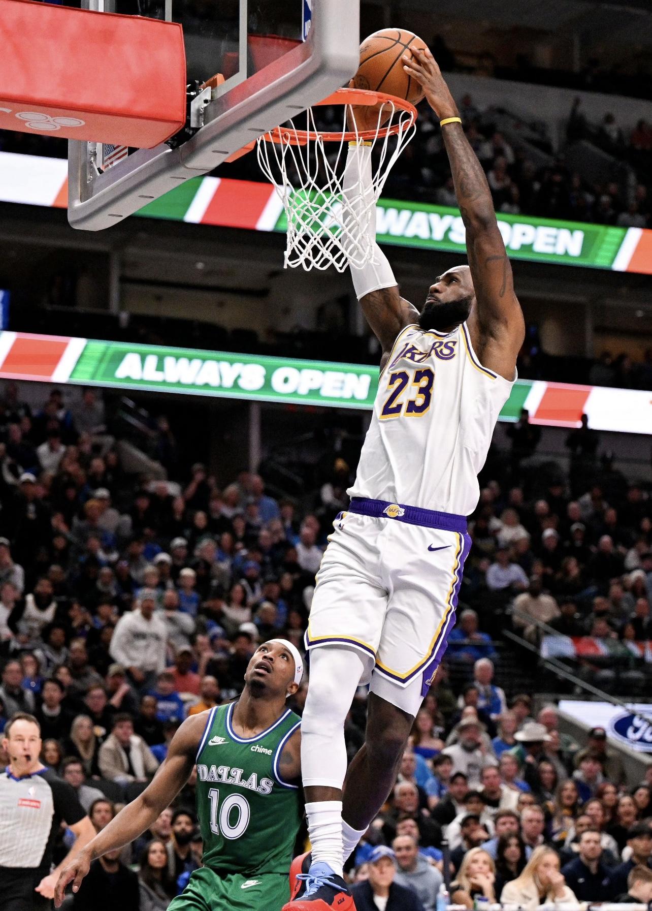 詹姆斯在独行侠比赛中爆冷，败北引发热议！的简单介绍